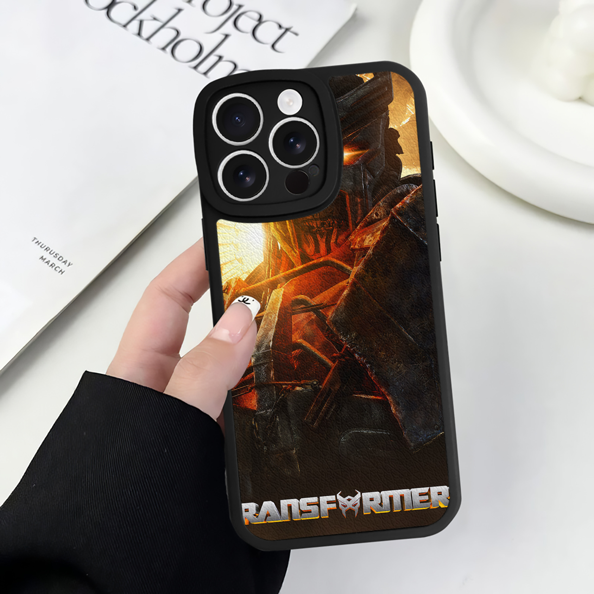 （画像用） Transformers トランスフォーマー 【iPhone 16シリーズ対応】シリコンスマホケース（レザー調） 材質：シリコン